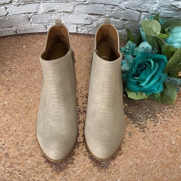 indigo rd. Candian Booties 7.5 - Picture 2 of 5